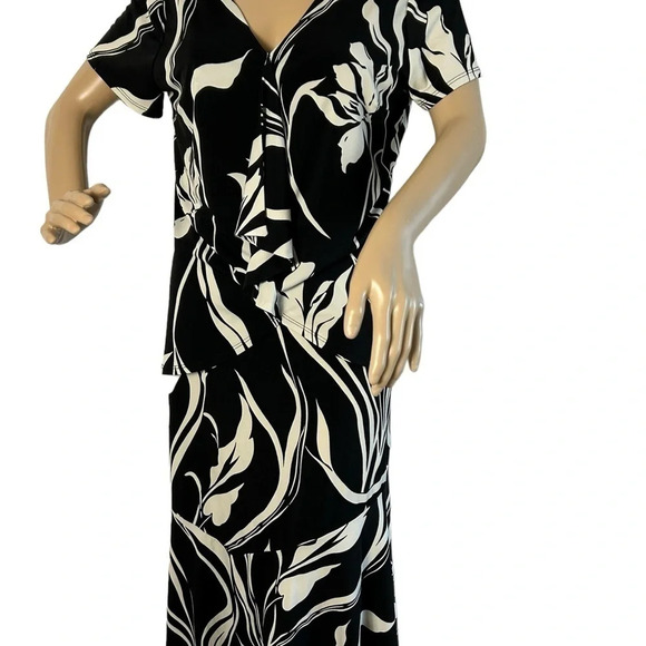 skirt & blouse,matching,ruffle,stretchy, artsy,large floral,quality,timeless.EC - Picture 8 of 10